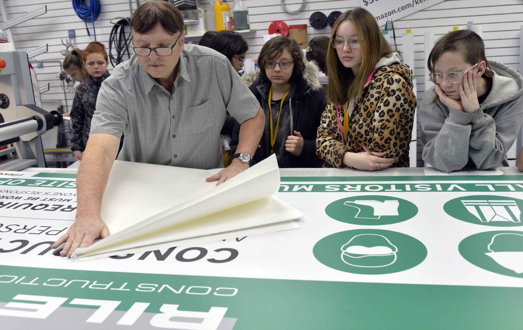 LINCOLN STUDENTS TOUR BUSINESS